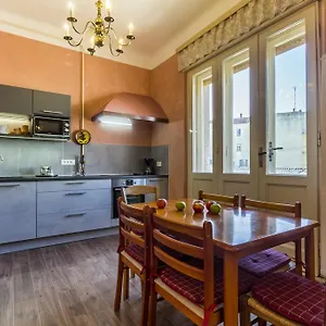 Apartment Spacious & Smart Center, Pula