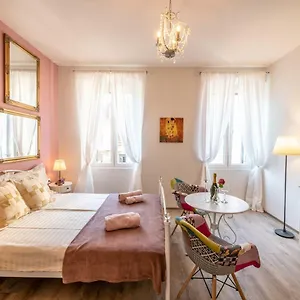 Apartment Old City Romantic 3, Pula